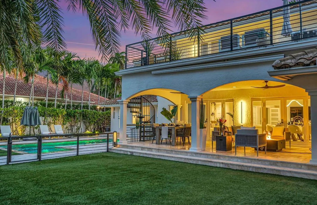 Waterfront Villa Walk To Beach Venice Of America Coastal Extravagance Palm Key Vlllas-1