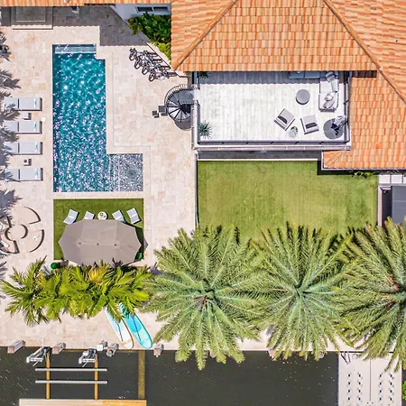 Waterfront Villa Walk To Beach Venice Of America Coastal Extravagance Palm Key Vlllas-2