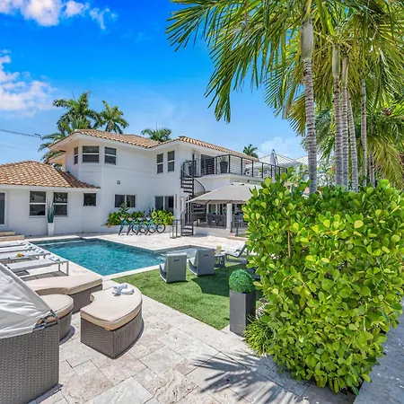 Waterfront Villa Walk To Beach Venice Of America Coastal Extravagance Palm Key Vlllas-3